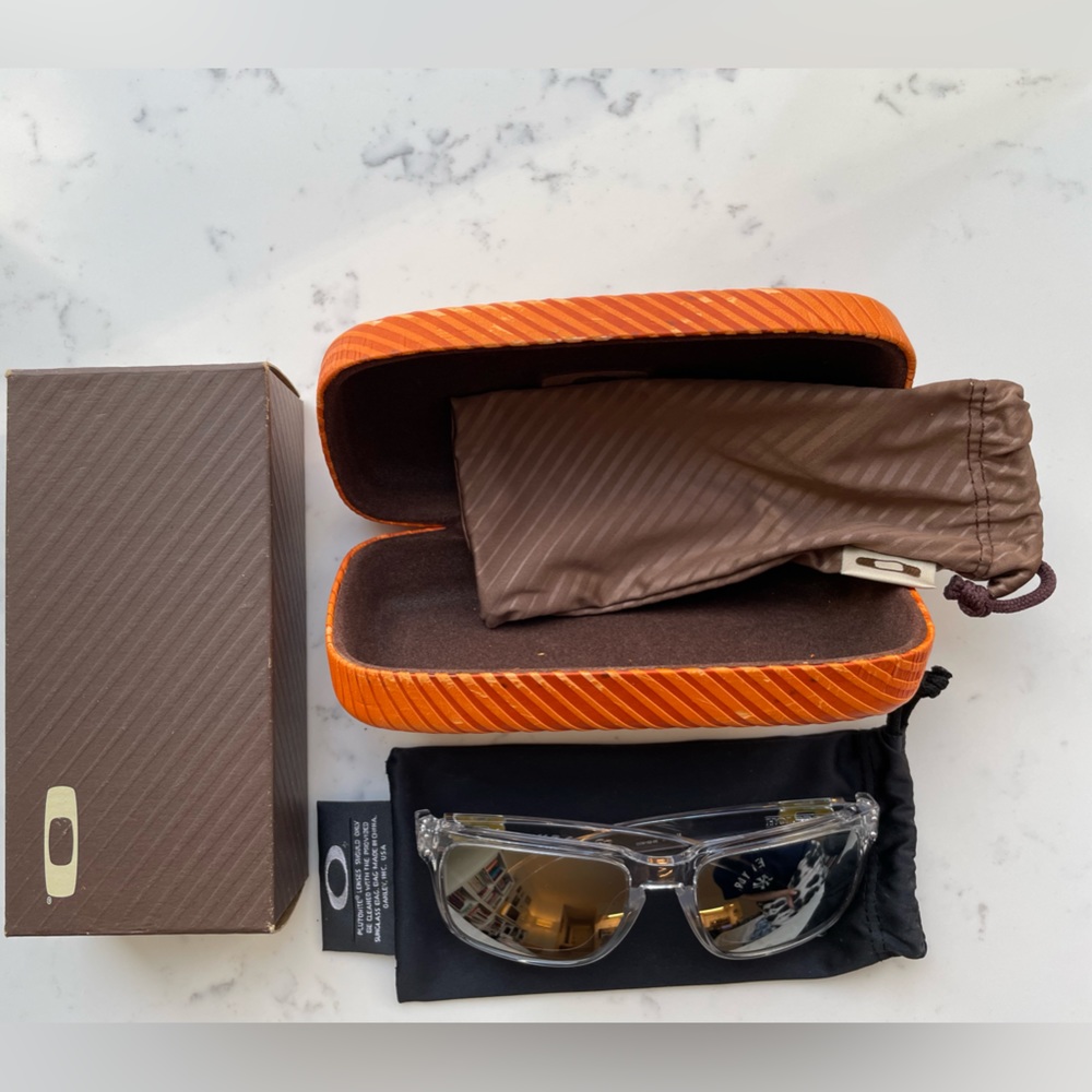 Oakley clear/crystal mirror lens square sunglasses🕶️☀️